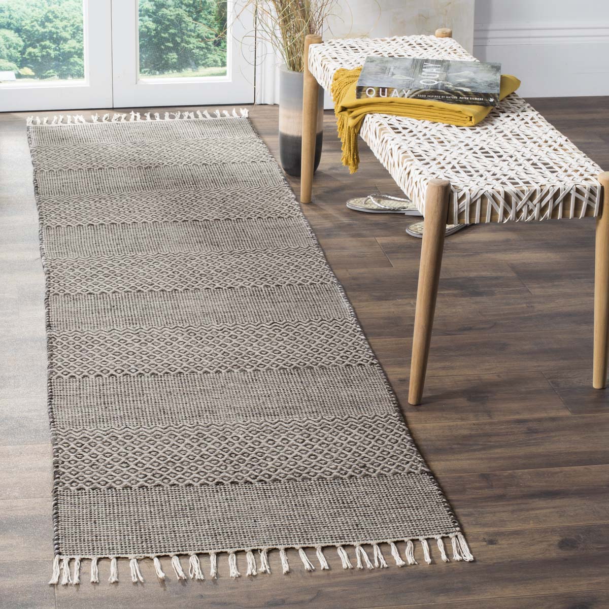 Safavieh Montauk 330 Rug, MTK330 - Ivory / Anthracite