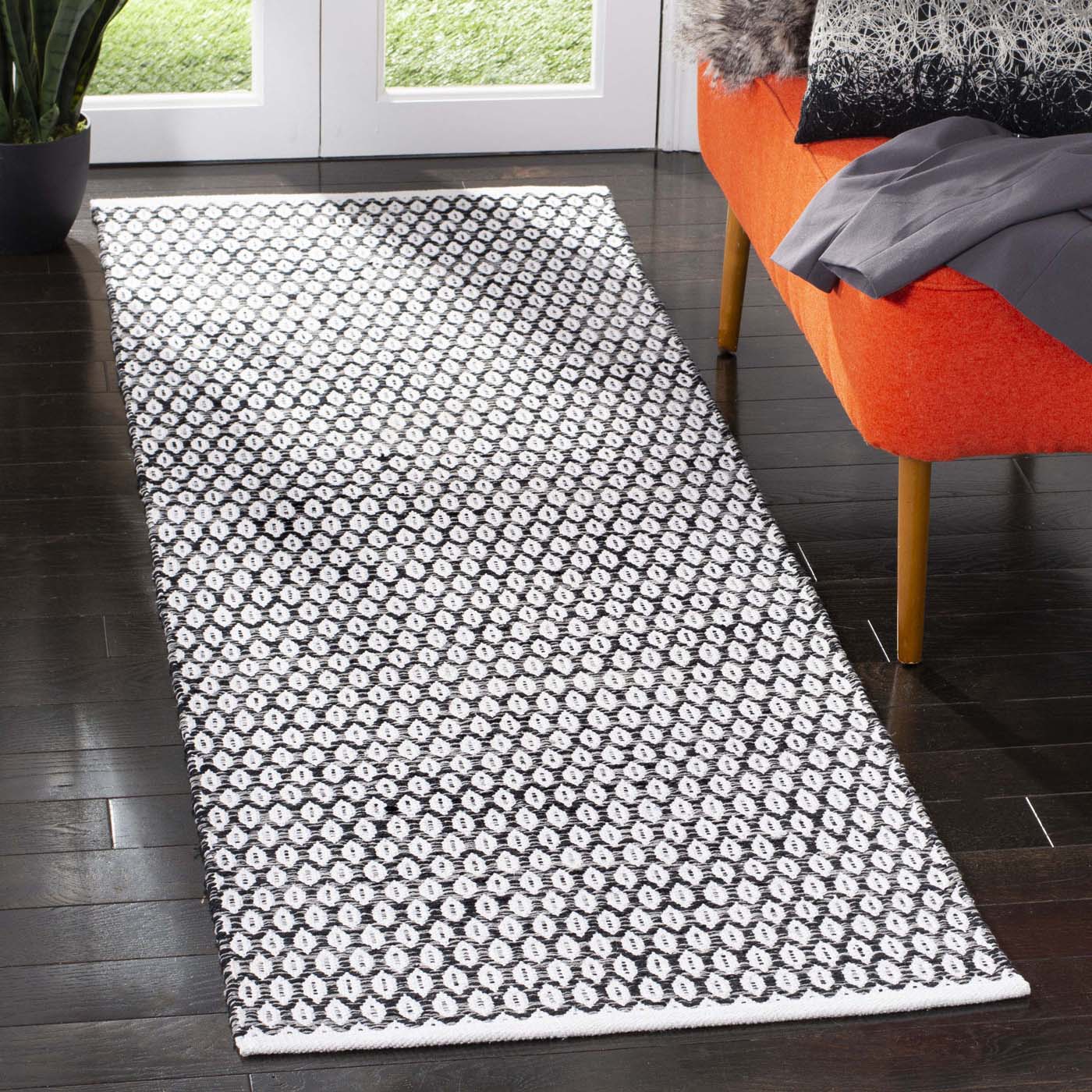 Safavieh Montauk 608 Rug, MTK608 - Black / Ivory