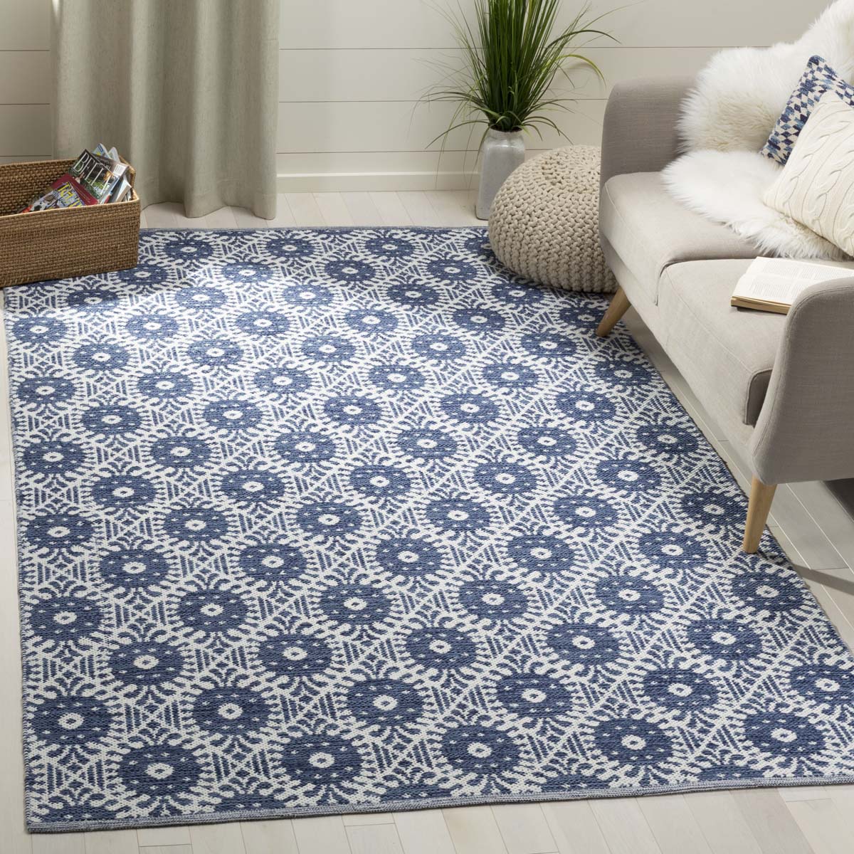 Safavieh Montauk 612 Rug, MTK612 - Navy / Ivory