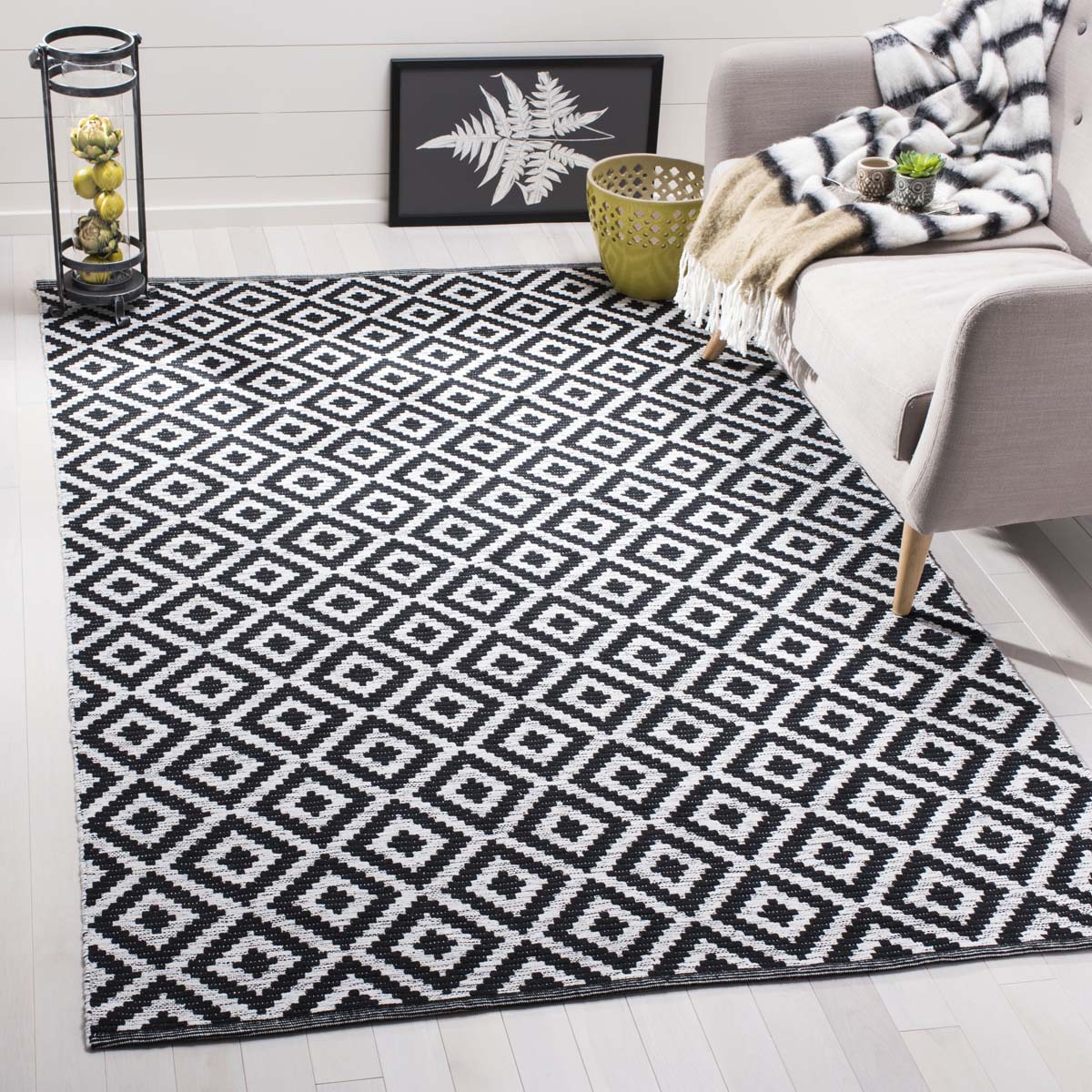 Safavieh Montauk 613 Rug, MTK613 - Black / Ivory