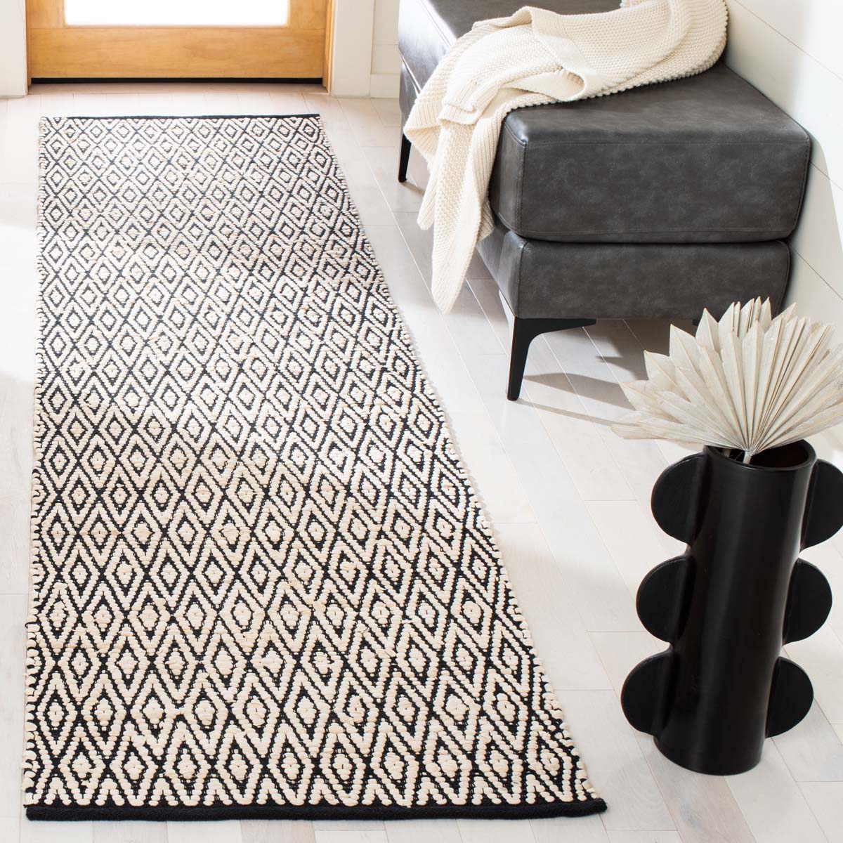 Safavieh Montauk 621 Rug, MTK621 - Beige / Black