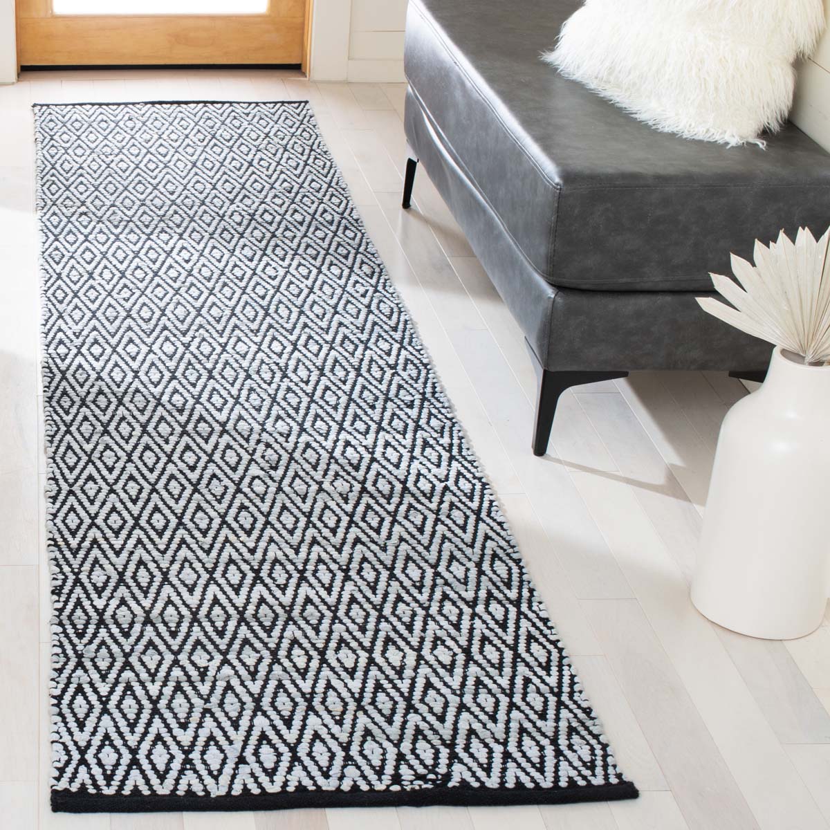 Safavieh Montauk 621 Rug, MTK621 - Grey / Black