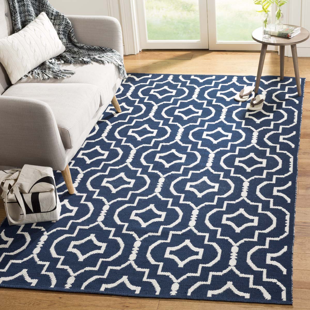 Safavieh Montauk 722 Rug, MTK722 - Navy / Ivory