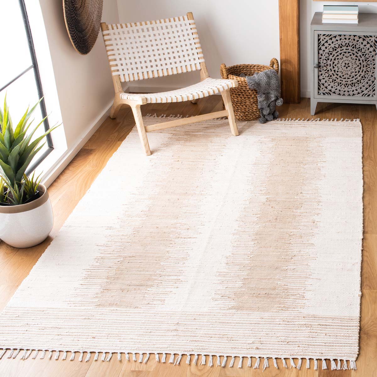 Safavieh Montauk 752 Rug, MTK752 - Beige