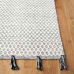 Safavieh Montauk 813 Rug, MTK813 - Ivory / Black