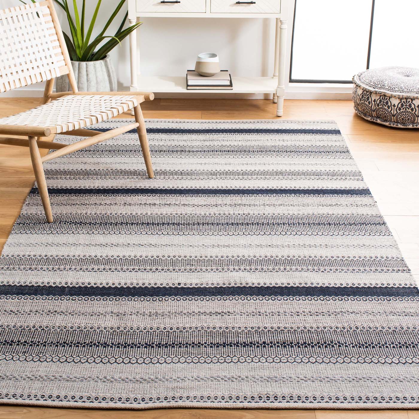 Safavieh Montauk 851 Rug, MTK851 - Grey / Black