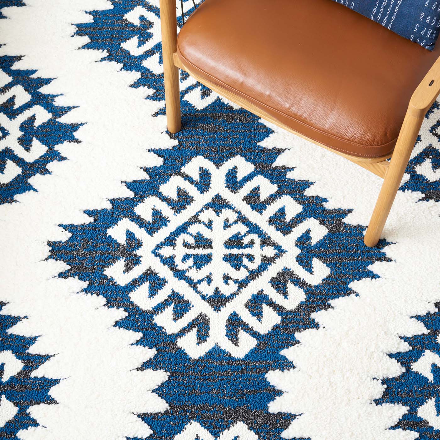 Safavieh Moroccan Tassel Shag 652 Rug, MTS652 - Navy / Ivory