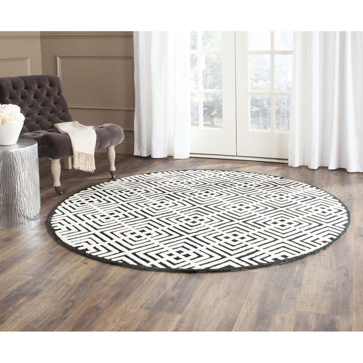 Safavieh Newport 436 Rug, NPT436 - Black / White