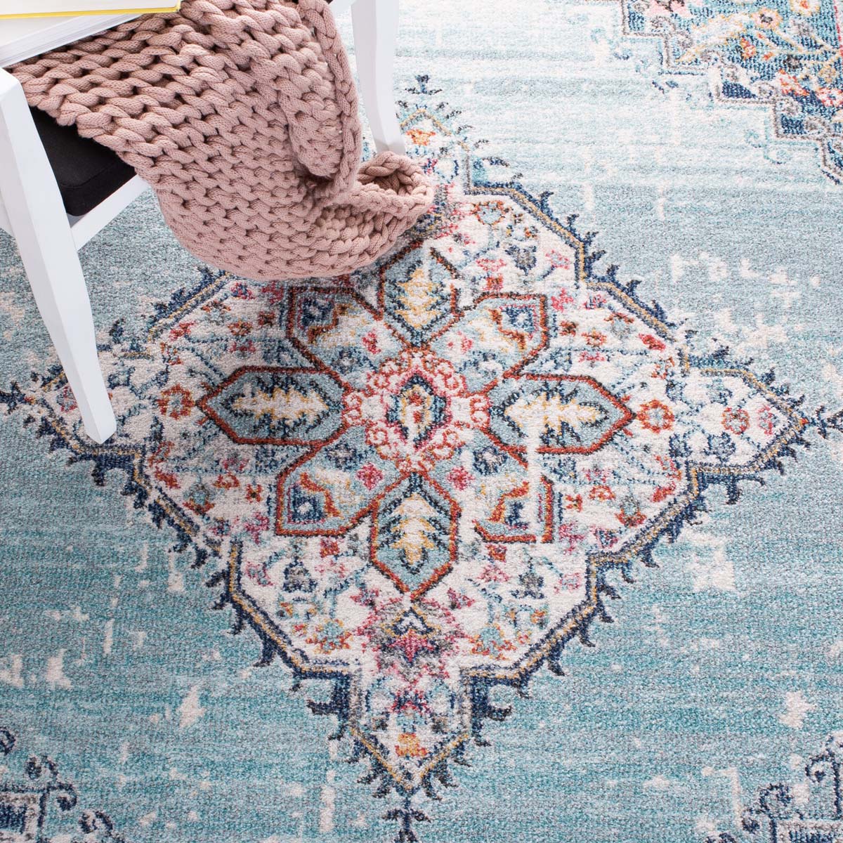 Safavieh Phoenix 247 Rug, PHX247 - Light Blue / Navy