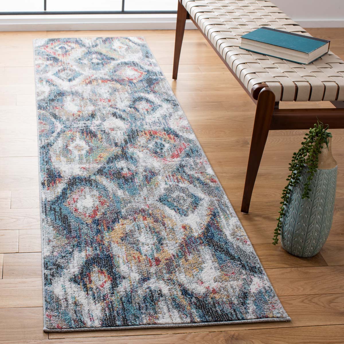 Safavieh Phoenix 256 Rug, PHX256 - Ivory / Blue