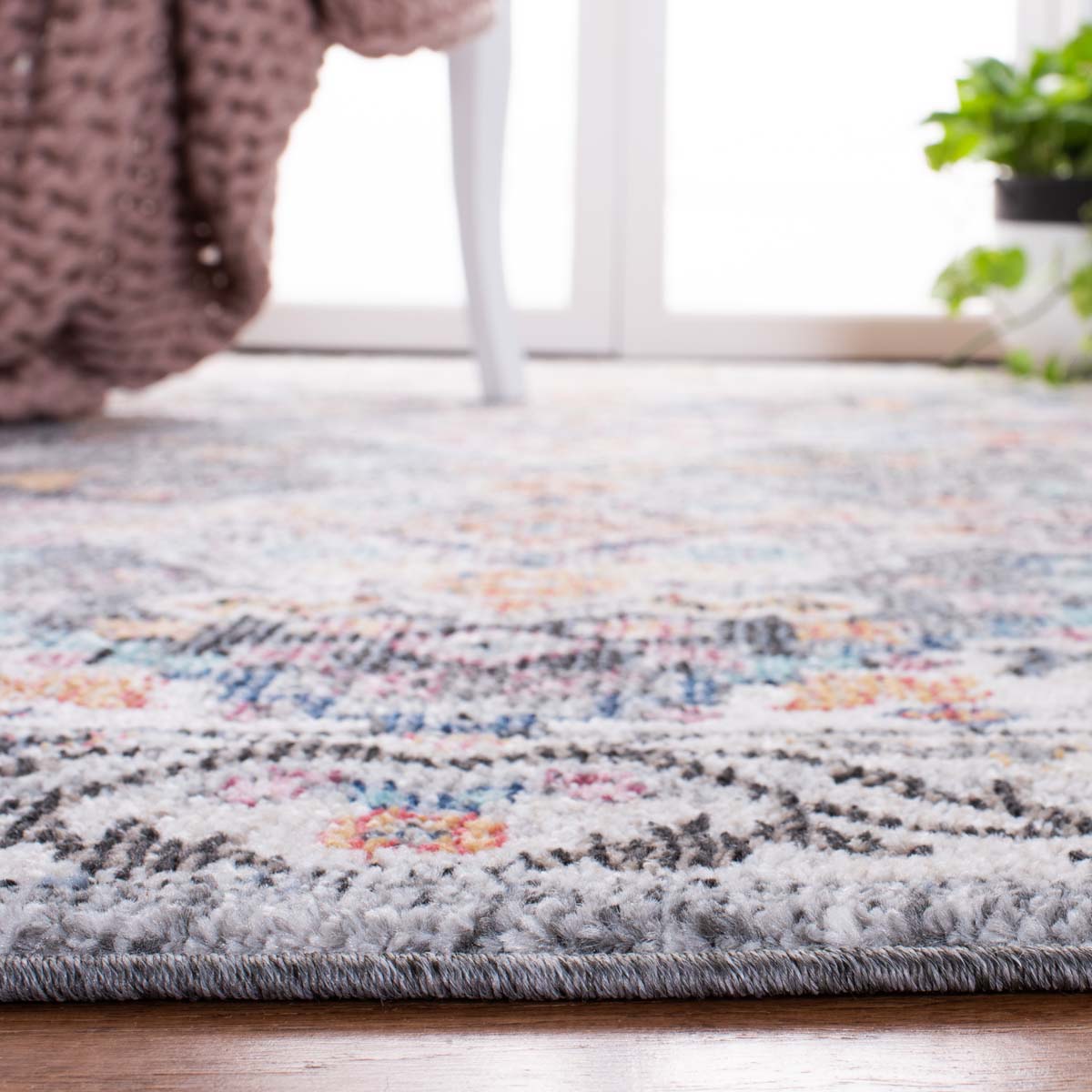 Safavieh Phoenix 279 Rug, PHX279 - Ivory / Grey