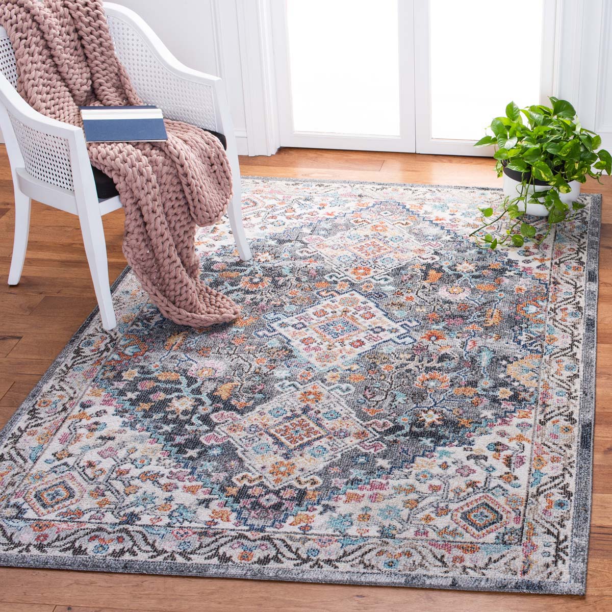 Safavieh Phoenix 279 Rug, PHX279 - Ivory / Grey