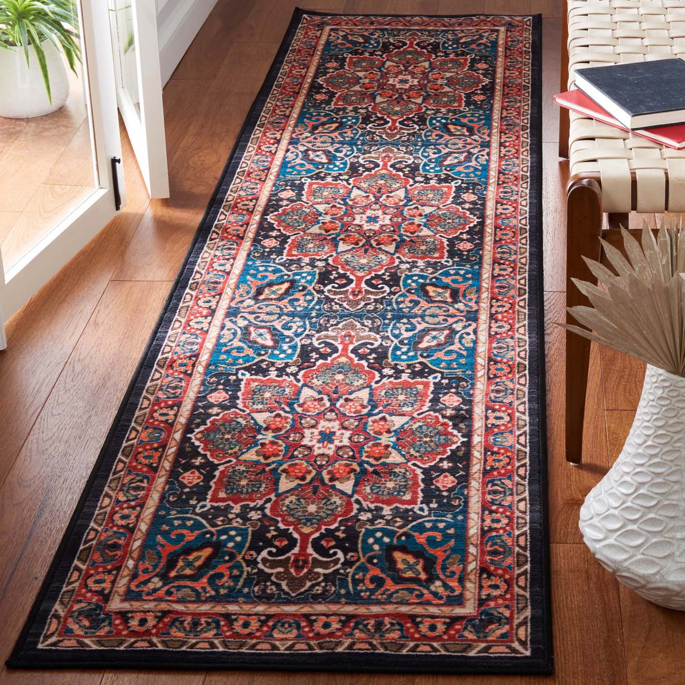 Safavieh Riviera Machine Washable 155 Rug, RIV155 - Red / Navy