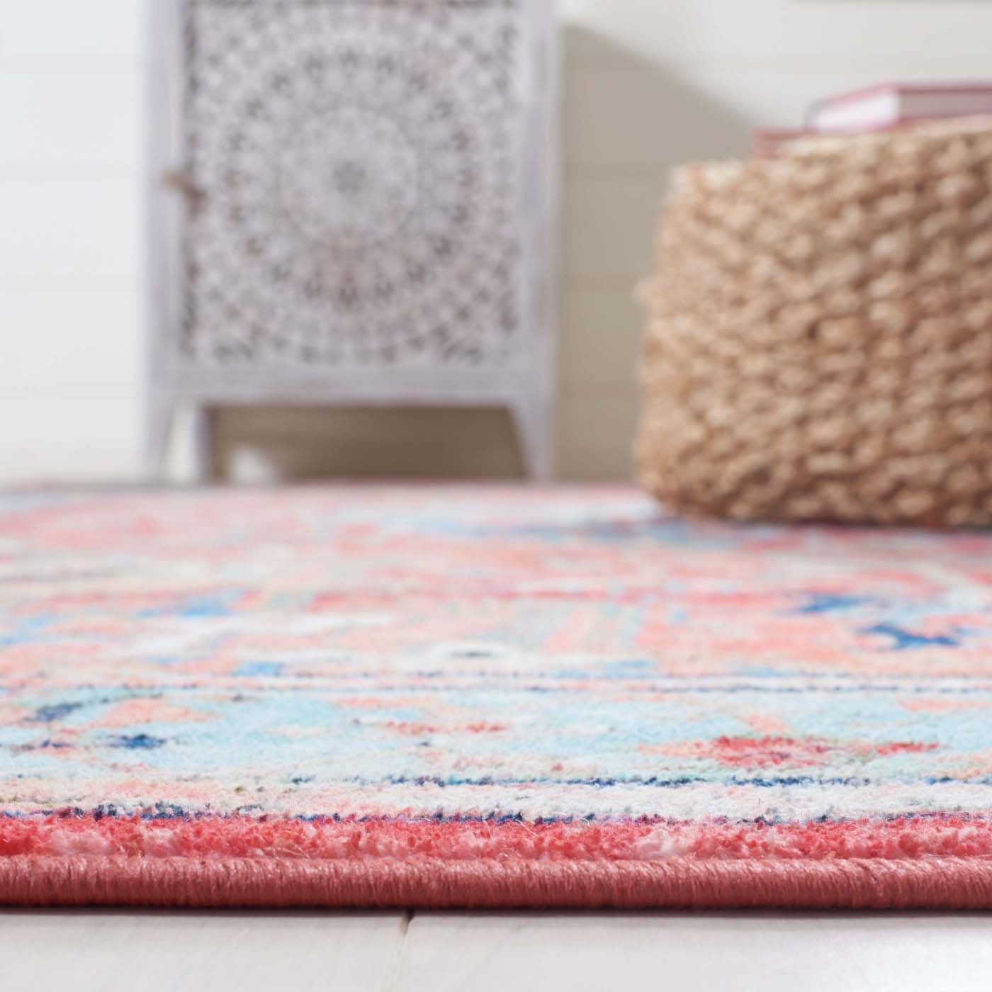 Safavieh Riviera Machine Washable 182 Rug, RIV182 - Light Blue / Red