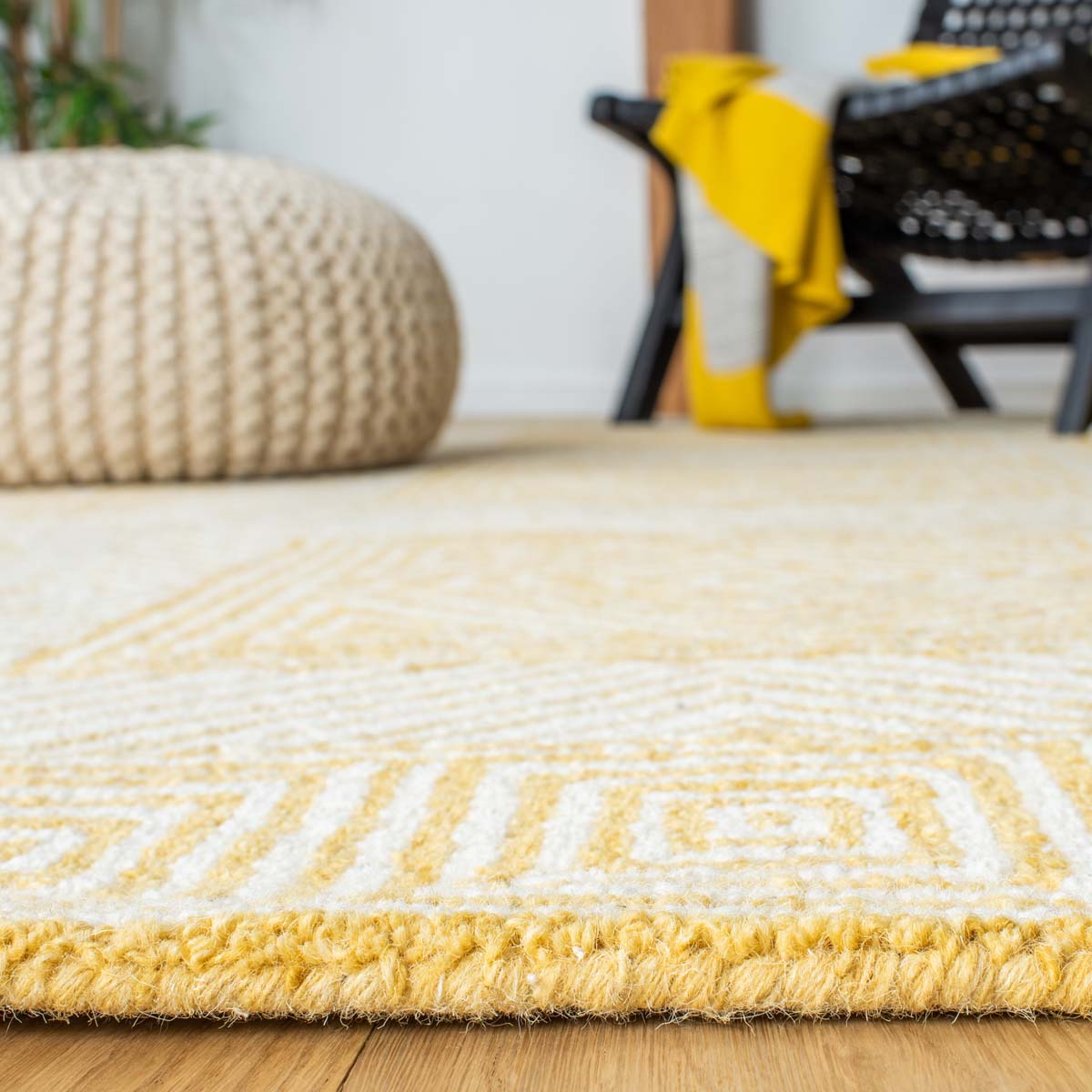 Safavieh Roslyn 352 Rug, ROS352 - Yellow / Ivory