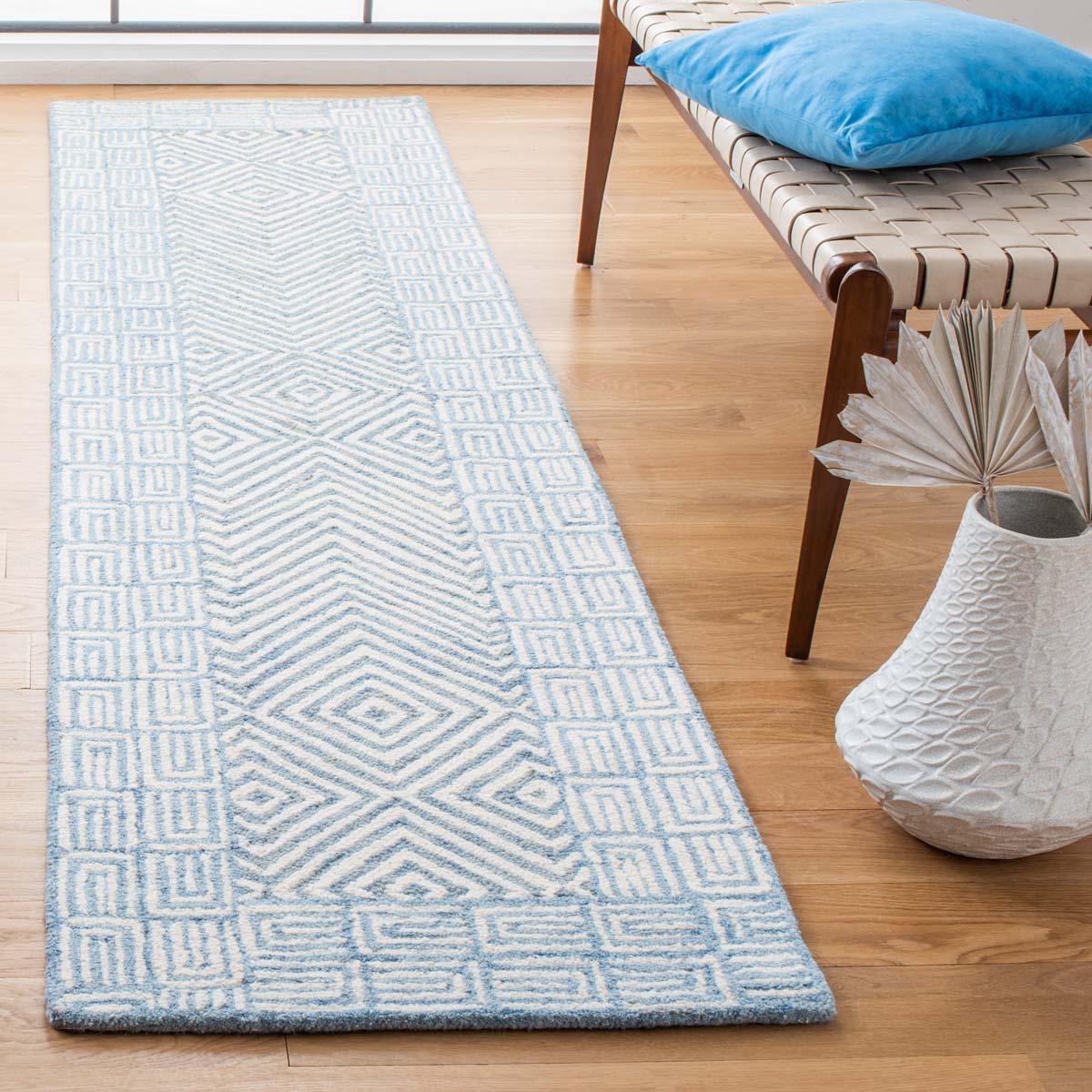 Safavieh Roslyn 353 Rug, ROS353 - Light Blue / Ivory