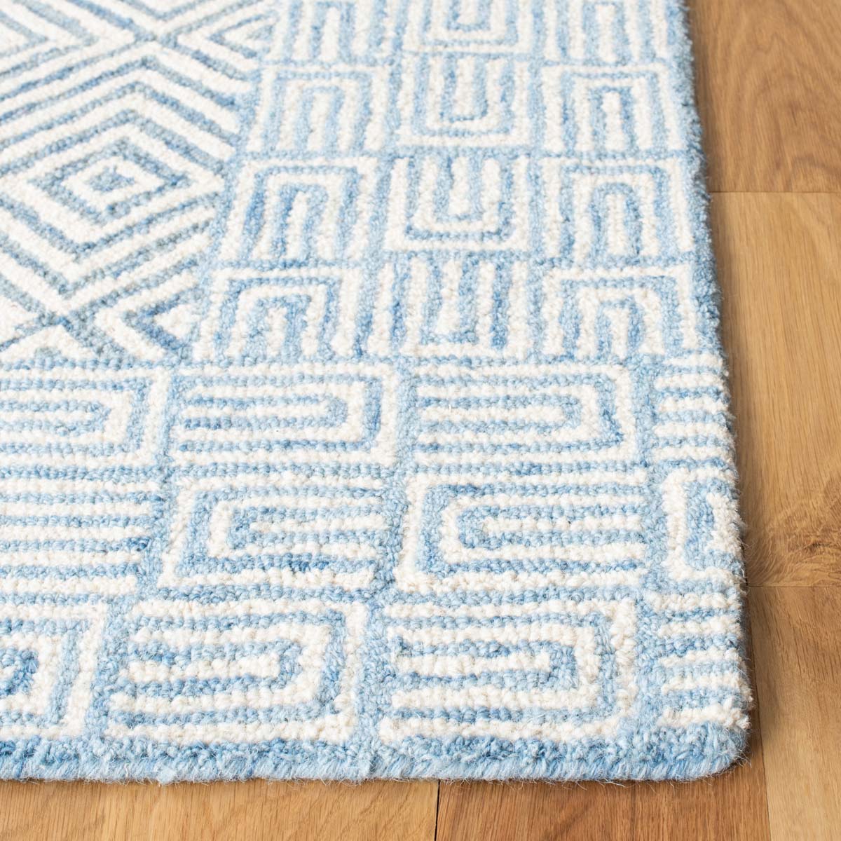 Safavieh Roslyn 353 Rug, ROS353 - Light Blue / Ivory