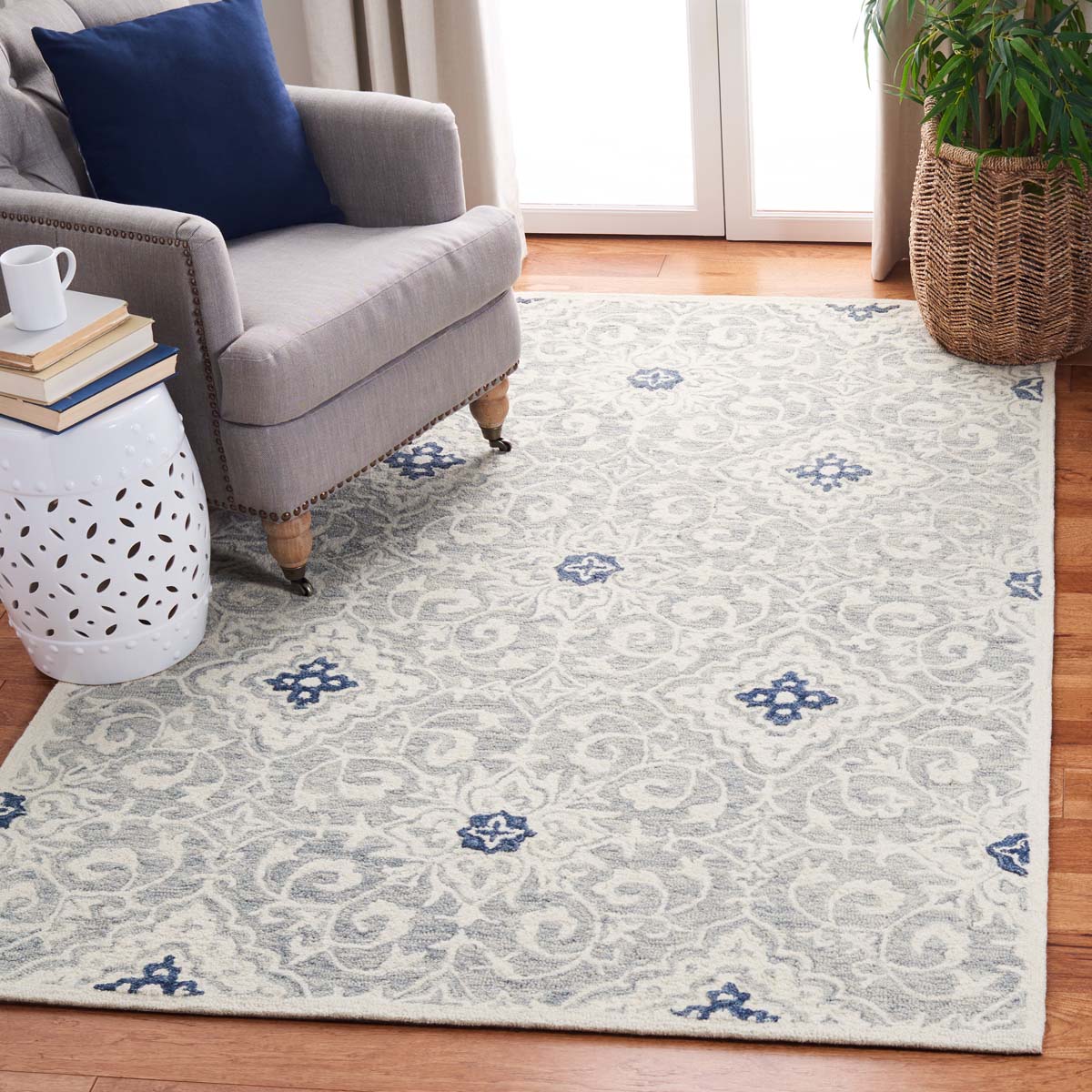 Safavieh Roslyn 601 Rug, ROS601 - Ivory / Blue