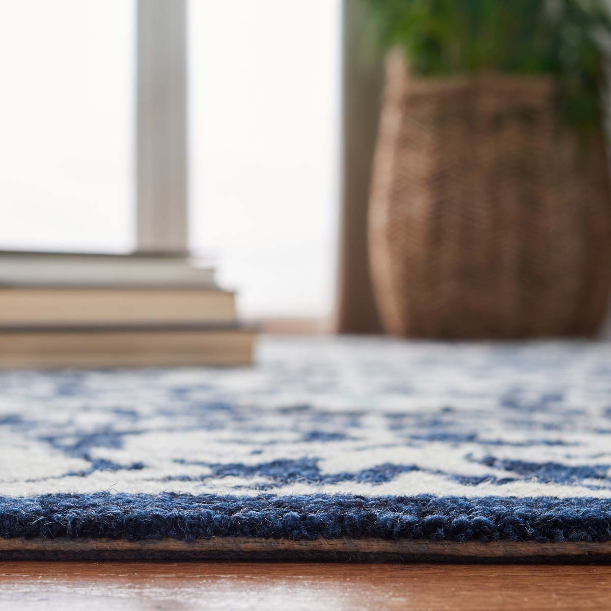 Safavieh Roslyn 603 Rug, ROS603 - Navy / Light Blue