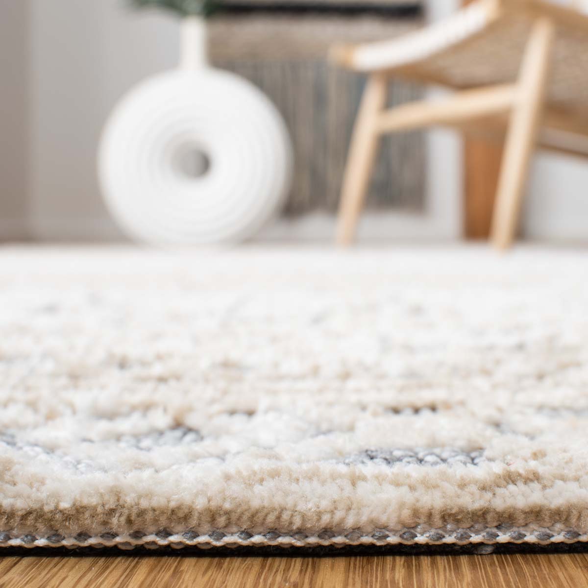 Safavieh Roslyn 704 Rug, ROS704 - Grey / Beige