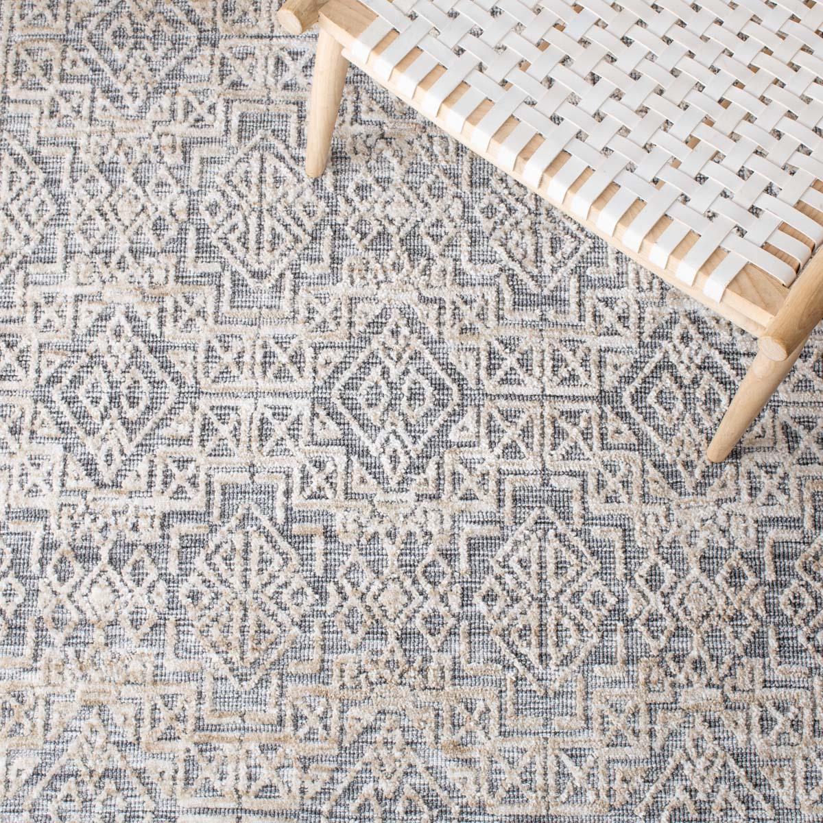 Safavieh Roslyn 704 Rug, ROS704 - Grey / Beige