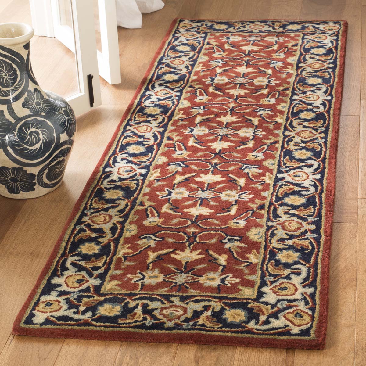 Safavieh Royalty 256 Rug, ROY256 - Rust / Navy