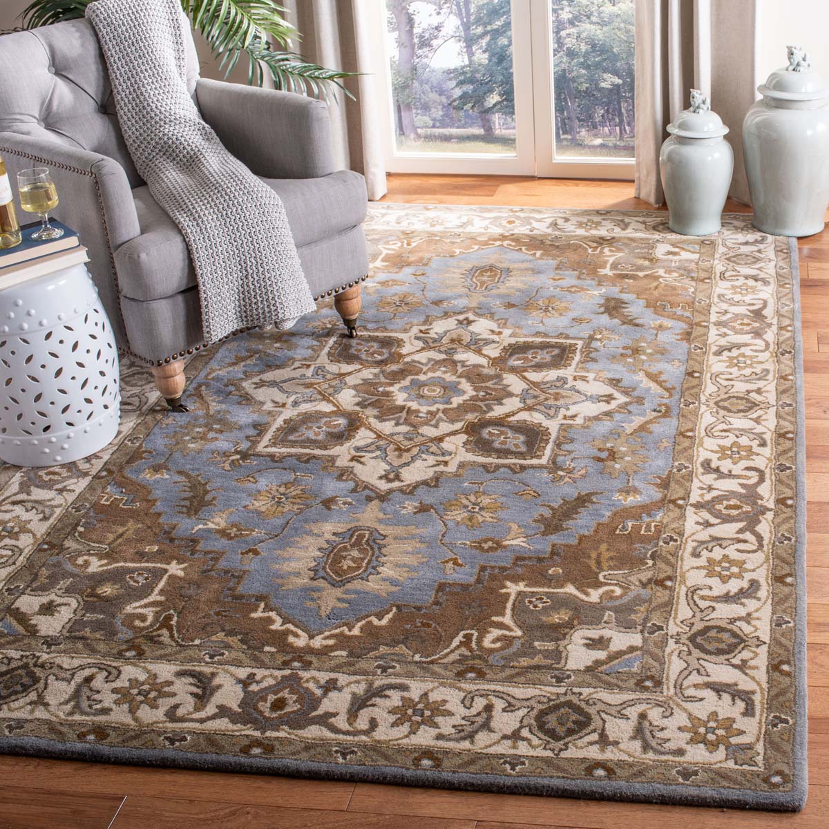 Safavieh Royalty 700 Rug, ROY700 - Light Blue / Beige