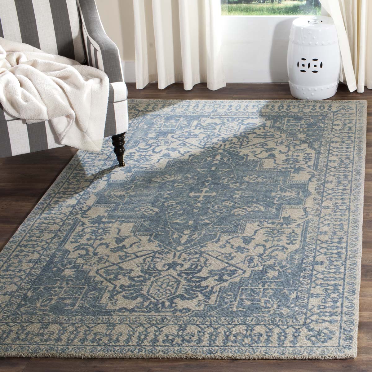 Safavieh Restoration Vintage 421 Rug, RVT421 - Ivory / Turquoise