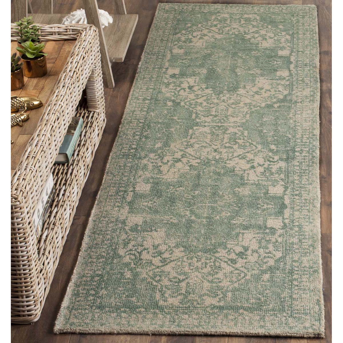 Safavieh Restoration Vintage 421 Rug, RVT421 - Mint / Ivory