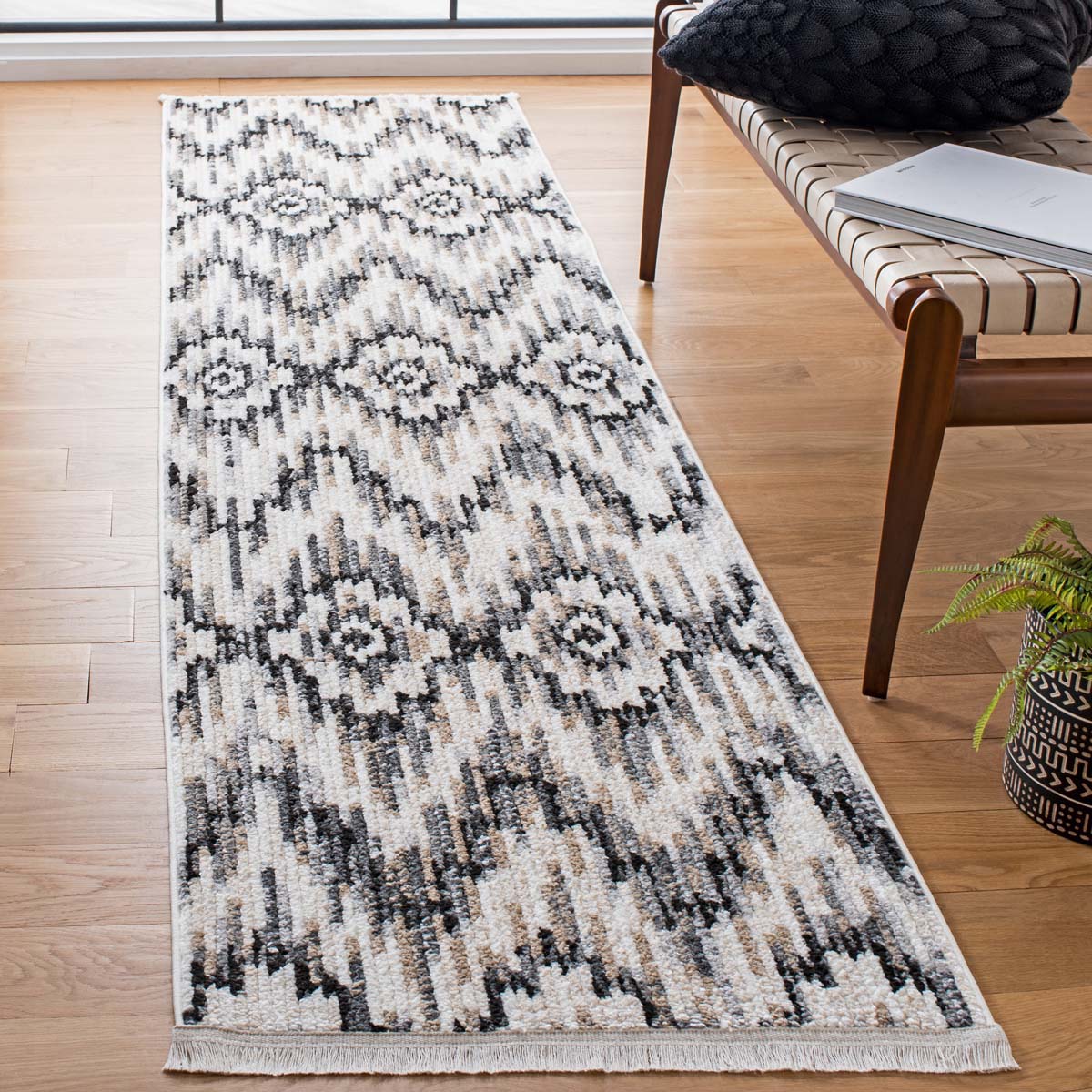 Safavieh Sedona 842 Rug, SED842 - Dark Grey / Ivory