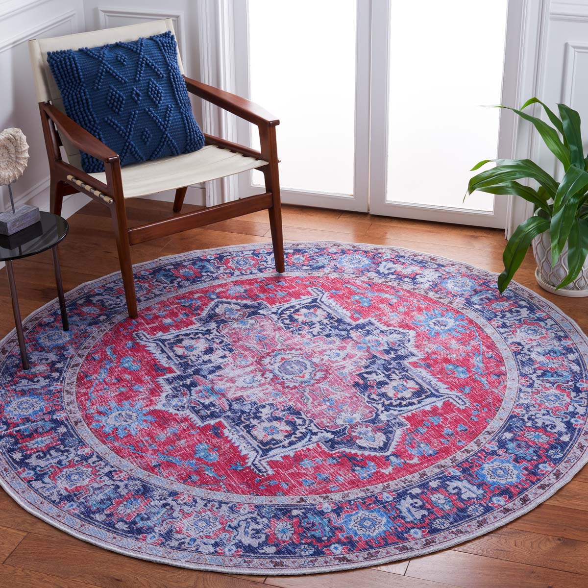 Safavieh Serapi Machine Washable 323 Rug, SEP323 - Red / Navy