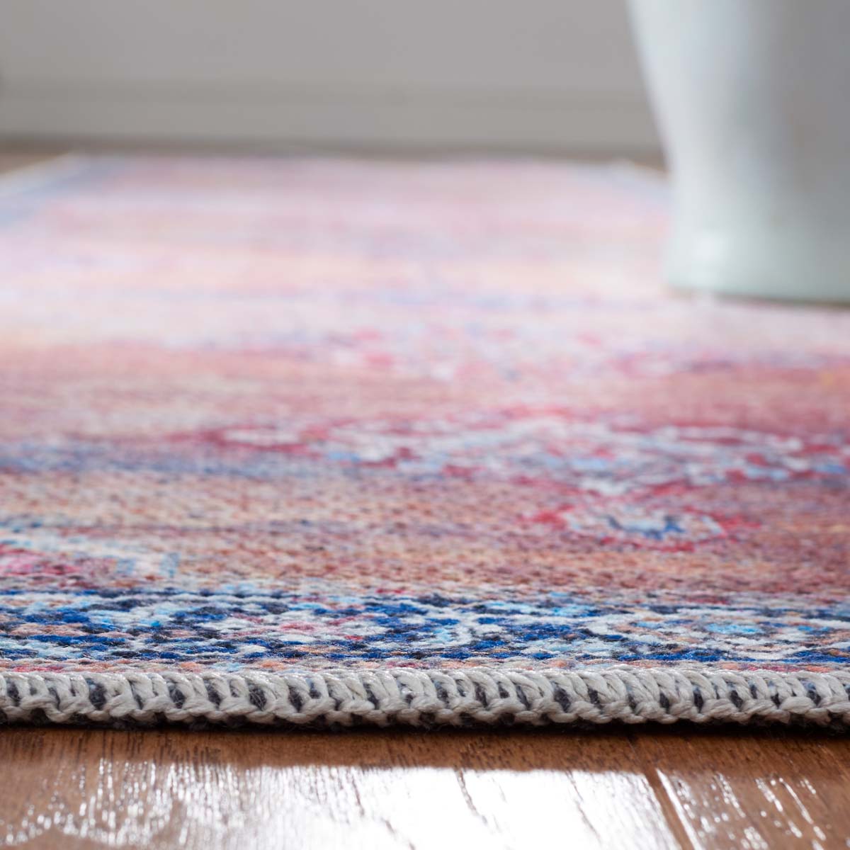 Safavieh Serapi Machine Washable 376 Rug, SEP376 - Rust / Navy