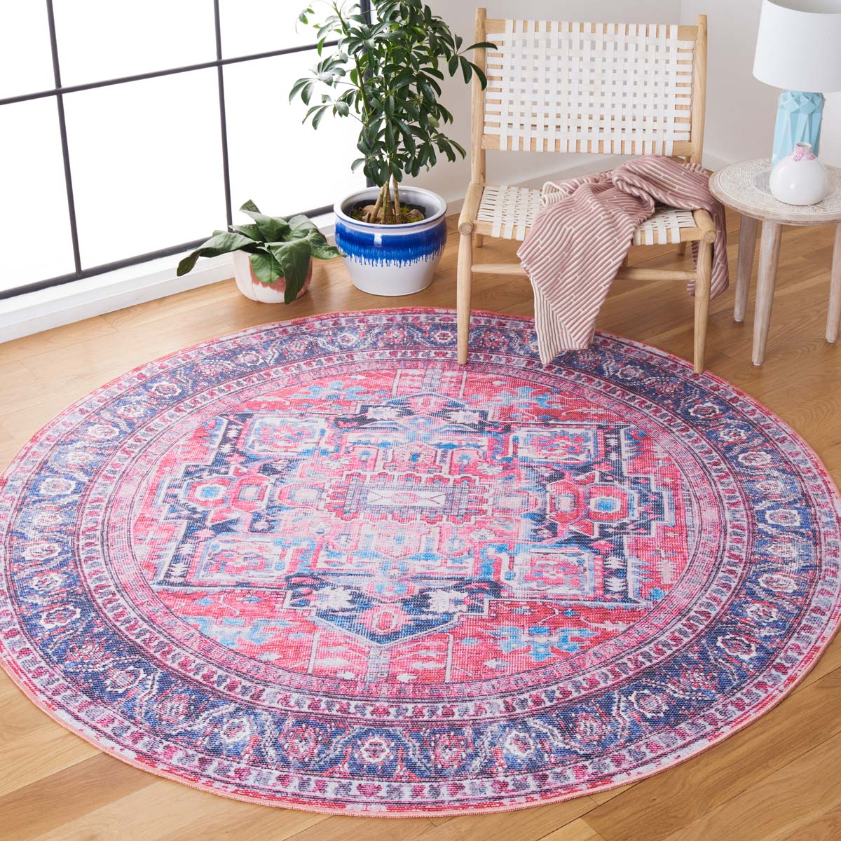 Safavieh Serapi Machine Washable 389 Rug, SEP389 - Navy / Red