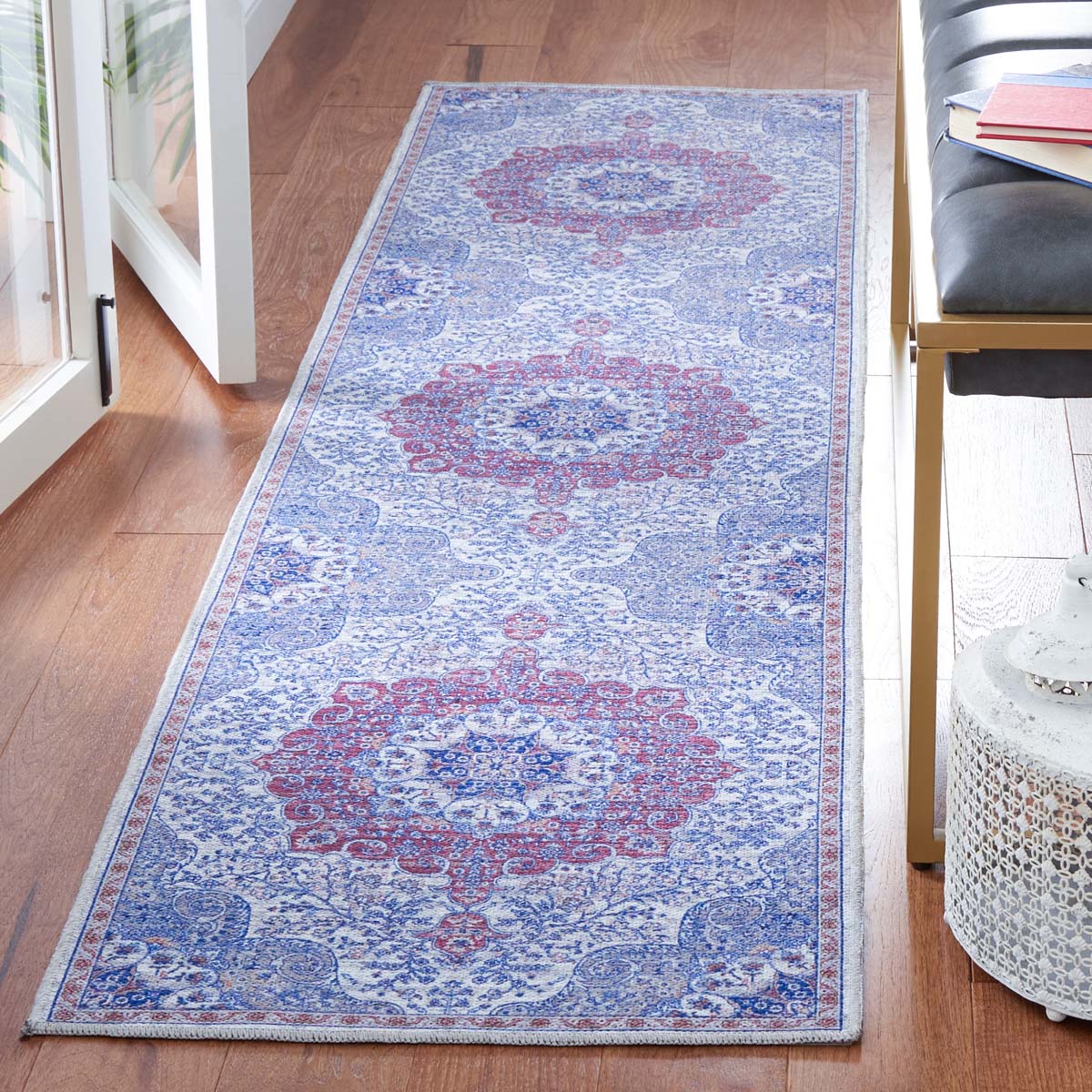 Safavieh Serapi Machine Washable 394 Rug, SEP394 - Ivory / Red