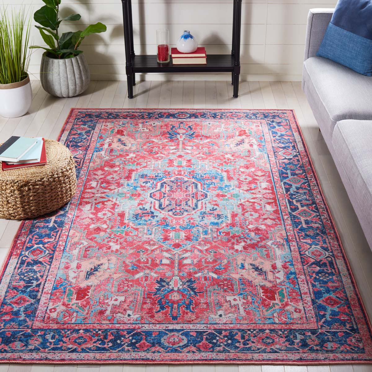 Safavieh Serapi Machine Washable 518 Rug, SEP518 - Navy / Red