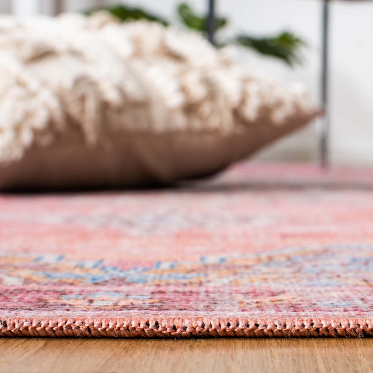 Safavieh Serapi Machine Washable 580 Rug, SEP580 - Pink / Beige