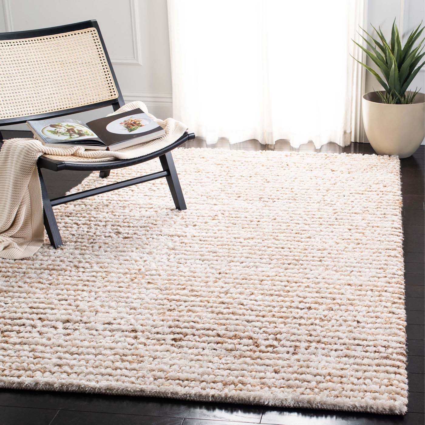 Safavieh Classic Shag 40 Rug, SG640 - White / Beige