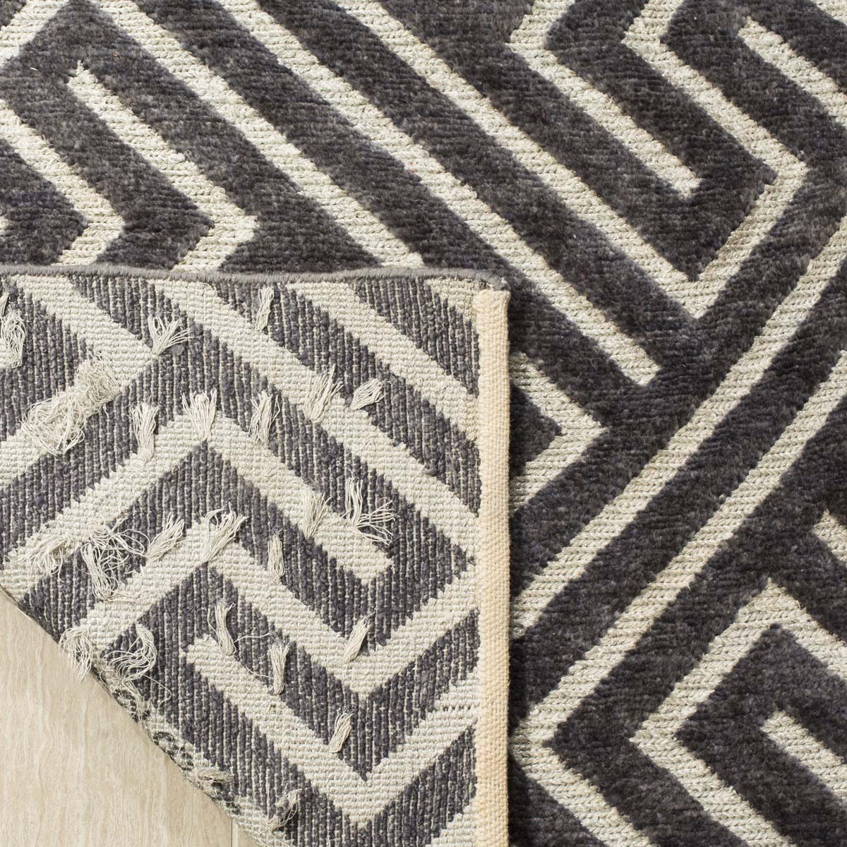 Safavieh Santa Fe 535 Rug, STF535 - Charcoal / Silver