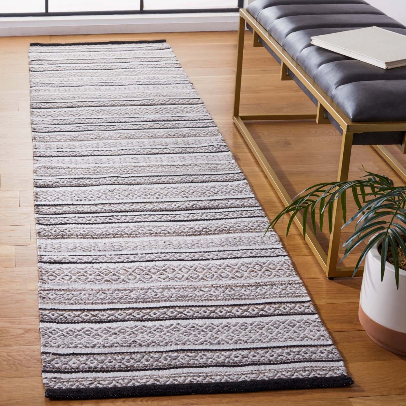 Safavieh Striped Kilim 101 Rug, STK101 - Black / Ivory