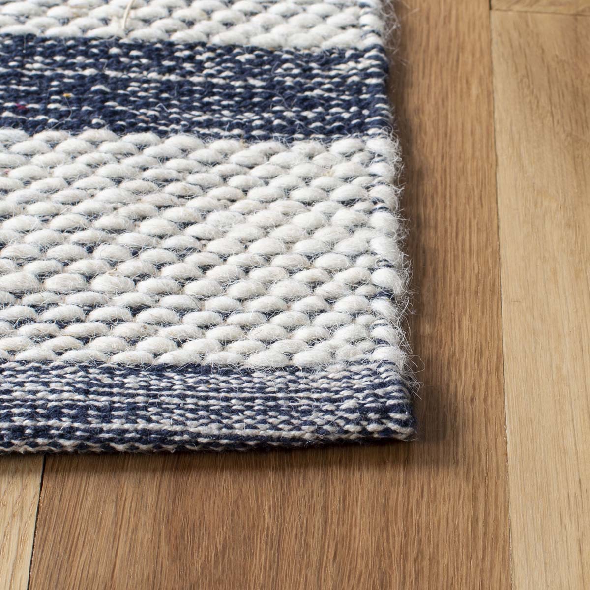 Safavieh Striped Kilim 514 Rug, STK514 - Navy / Ivory