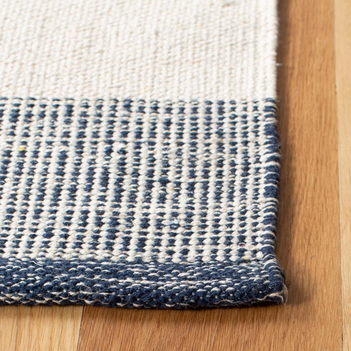 Safavieh Striped Kilim 515 Rug, STK515 - Navy / Ivory