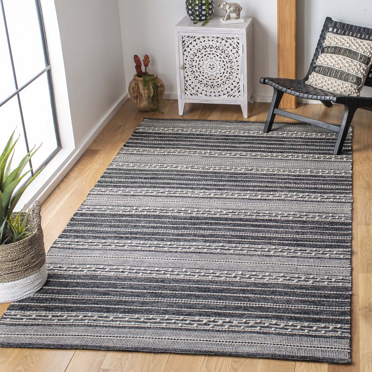 Safavieh Striped Kilim 516 Rug, STK516 - Black / Ivory