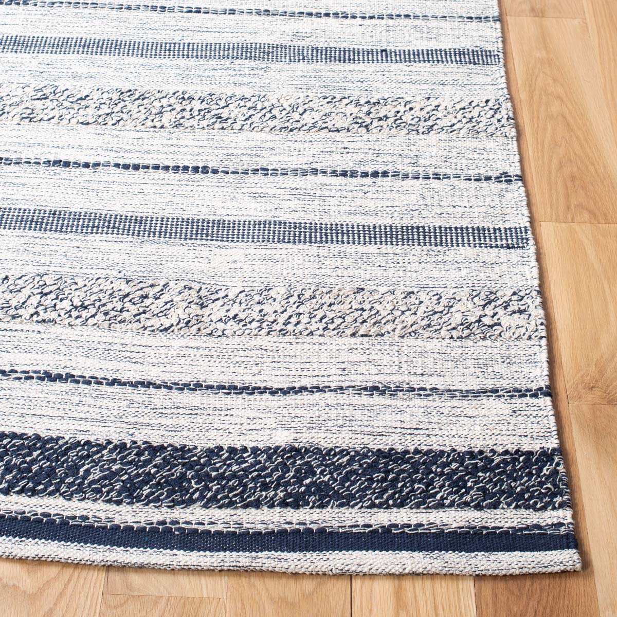 Safavieh Striped Kilim 517 Rug, STK517 - Ivory / Navy