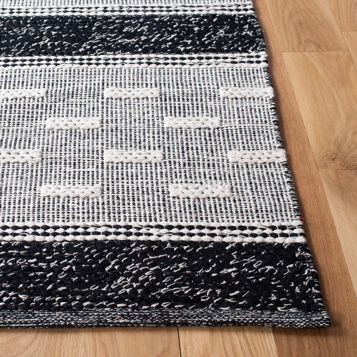 Safavieh Striped Kilim 518 Rug, STK518 - Black / Ivory