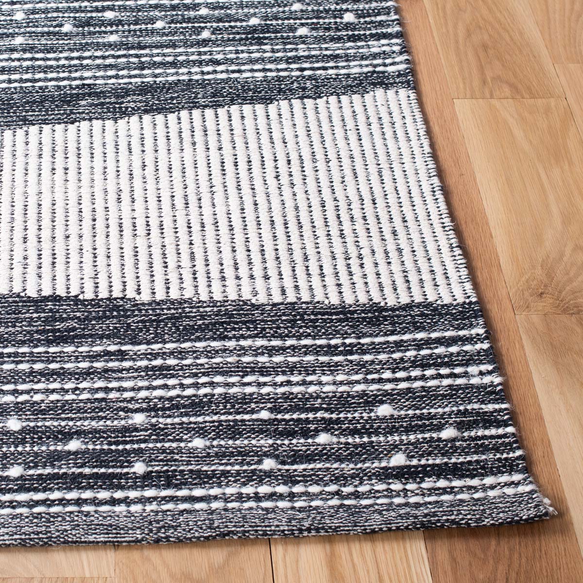 Safavieh Striped Kilim 521 Rug, STK521 - Black / Ivory