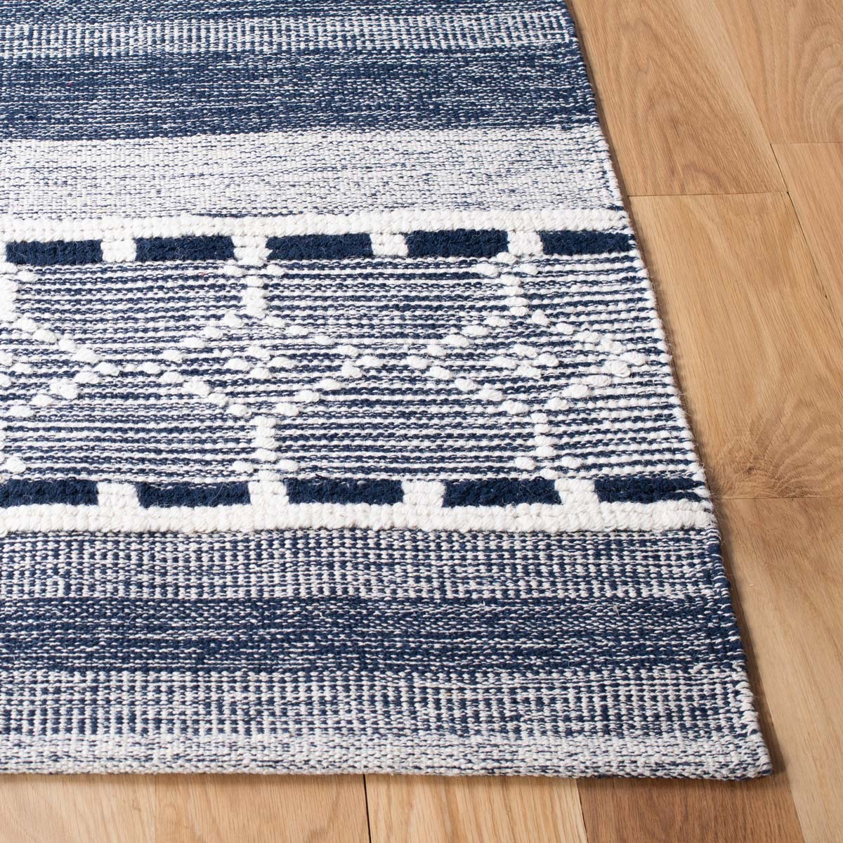 Safavieh Striped Kilim 522 Rug, STK522 - Navy / Ivory