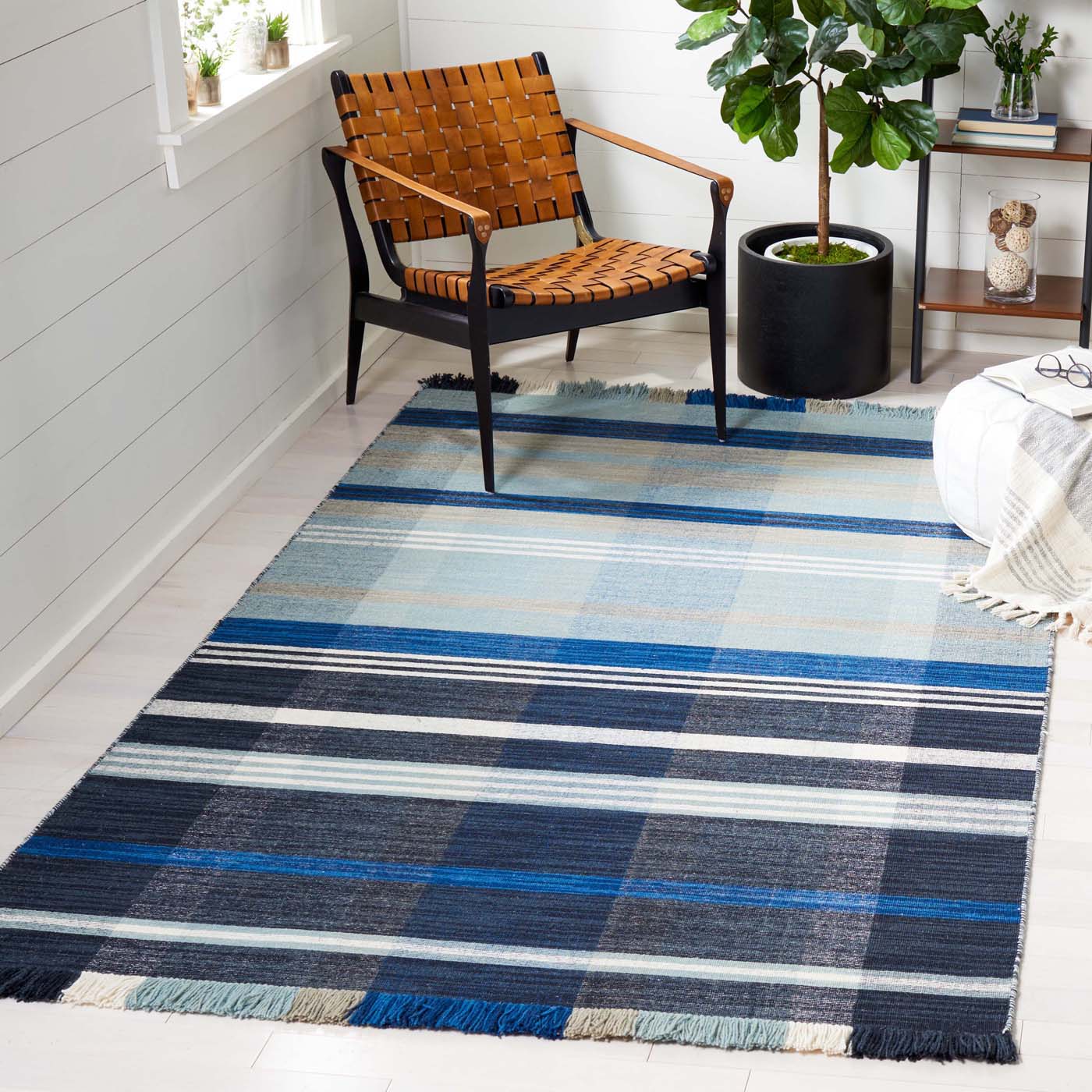 Safavieh Striped Kilim 703 Rug, STK703 - Navy / Charcoal