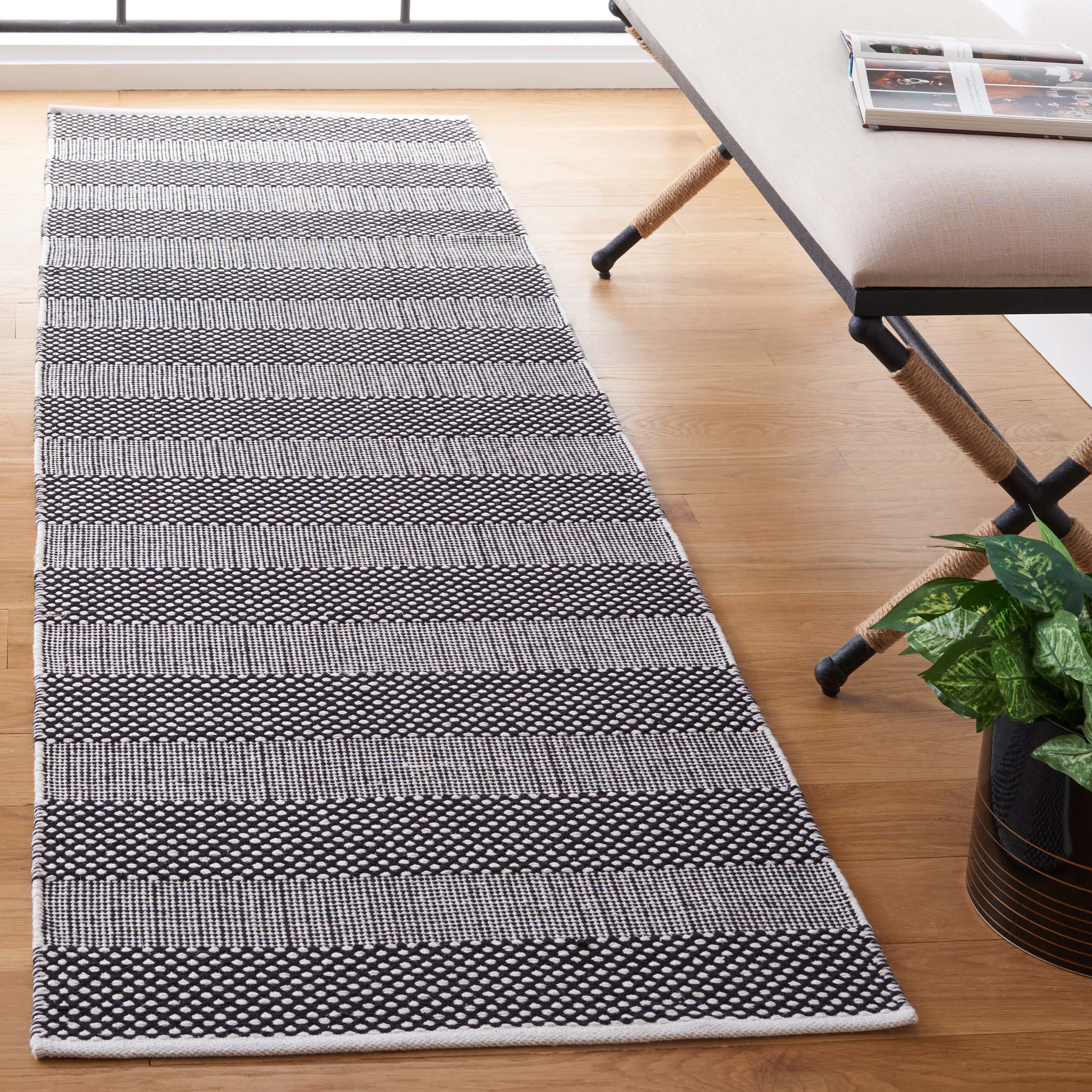 Safavieh Striped Kilim 802 Rug, STK802 - Ivory / Black