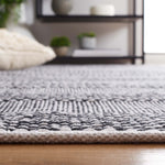 Safavieh Striped Kilim 802 Rug, STK802 - Ivory / Black