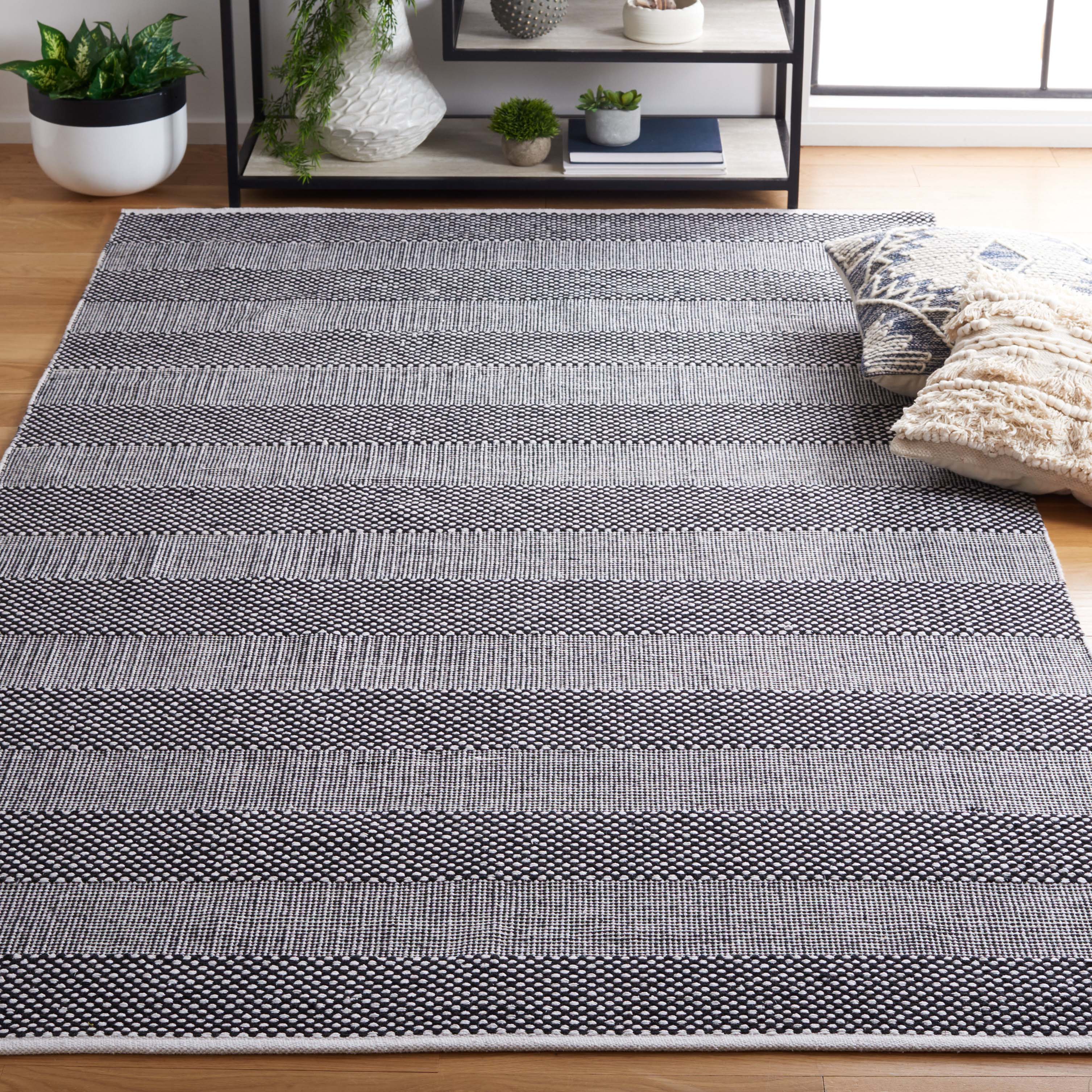 Safavieh Striped Kilim 802 Rug, STK802 - Ivory / Black